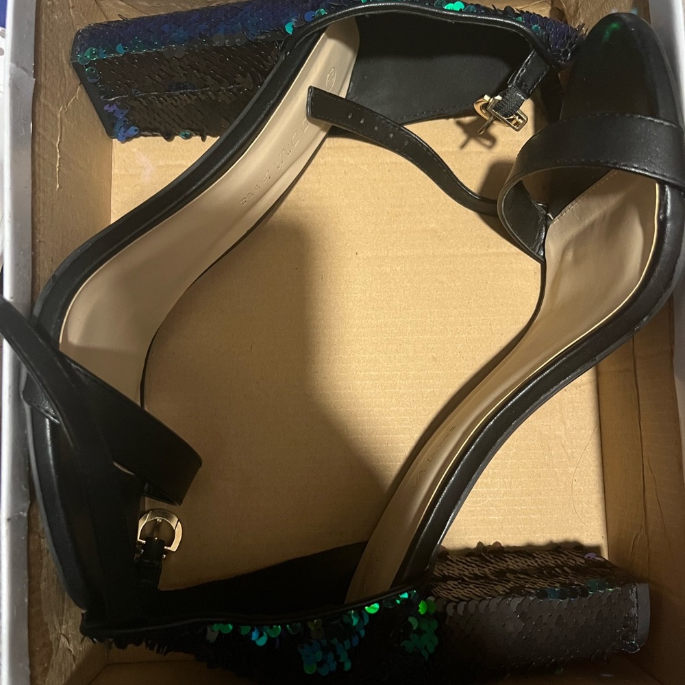Black/chameleon block heel
